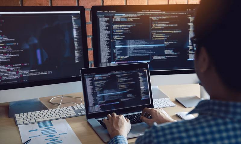 数据科学选型:R与Python如何赋能原平市网站建设?